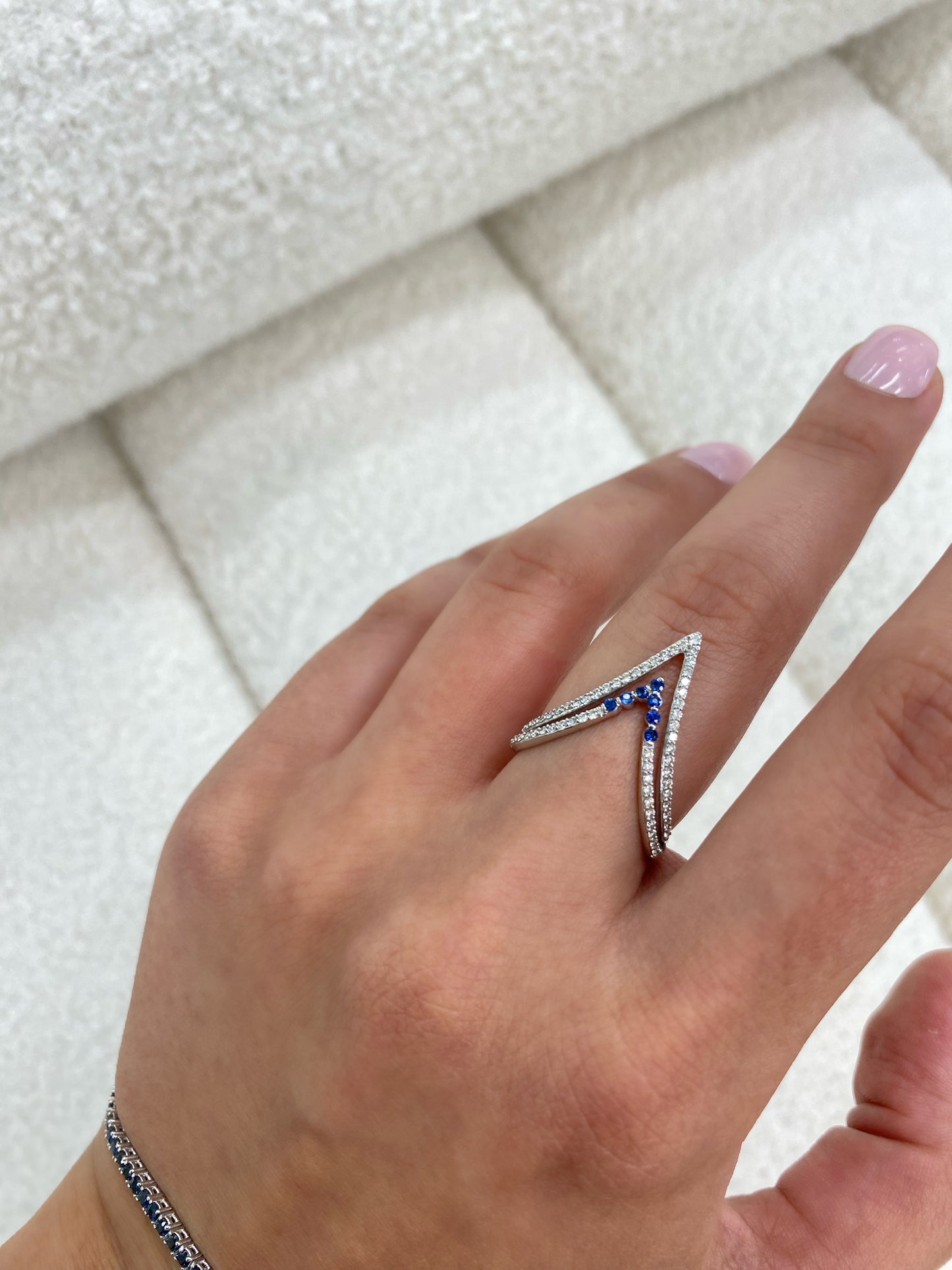 18K White Gold Blue Sapphire and Diamond V Shape Ring