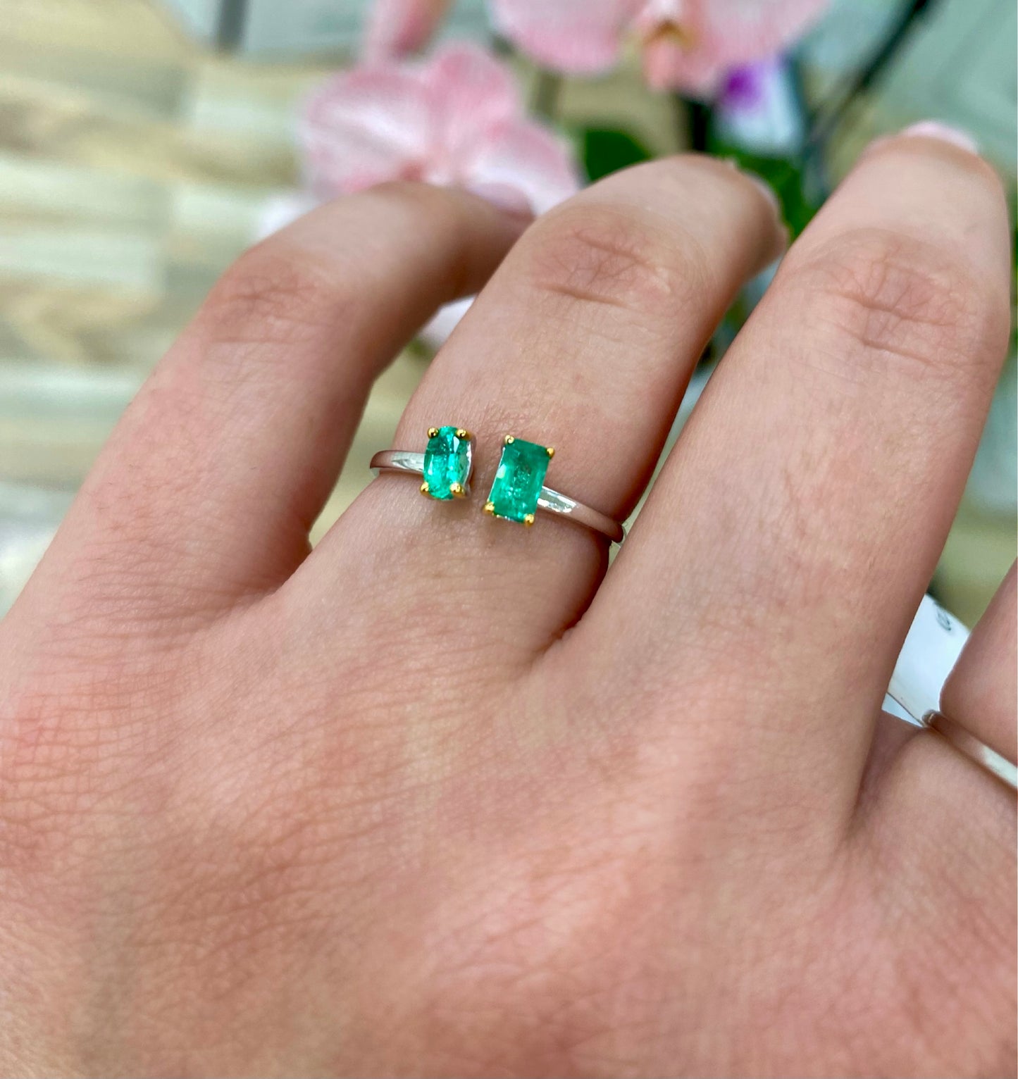 18K White Gold Mix Emerald Shape Open Ring, cute emerald ring, trendy multi shape emerald ring, green emerald ring, natural emerald ring.