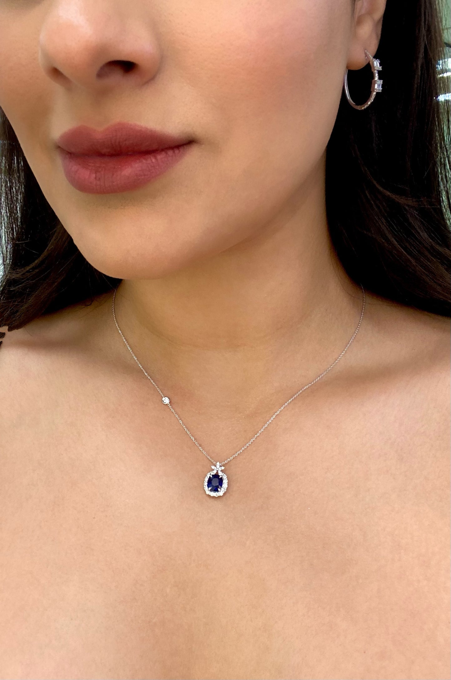 18K White Gold Blue Sapphire and Diamond Pendant Chain Necklace