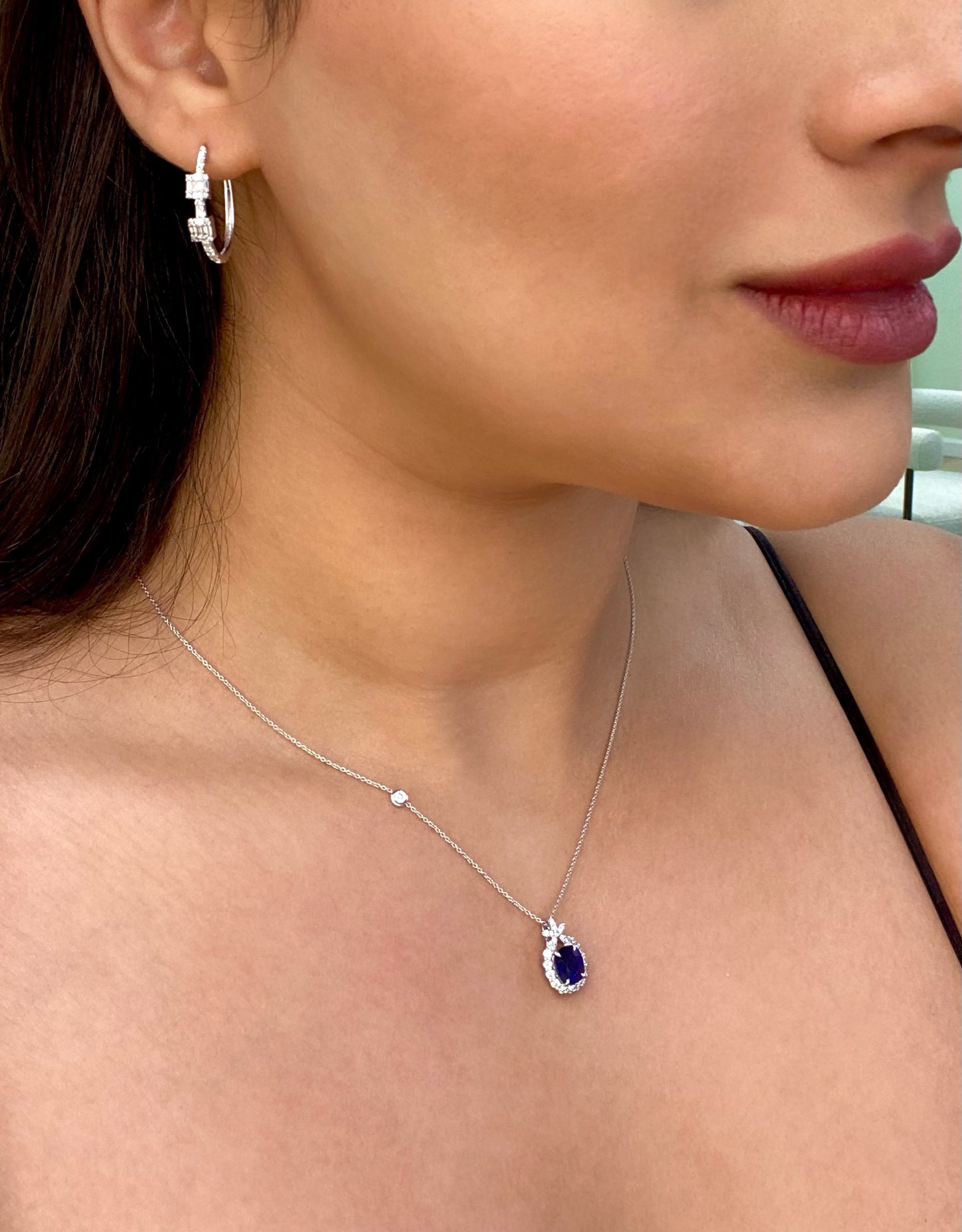 18K White Gold Blue Sapphire and Diamond Pendant Chain Necklace