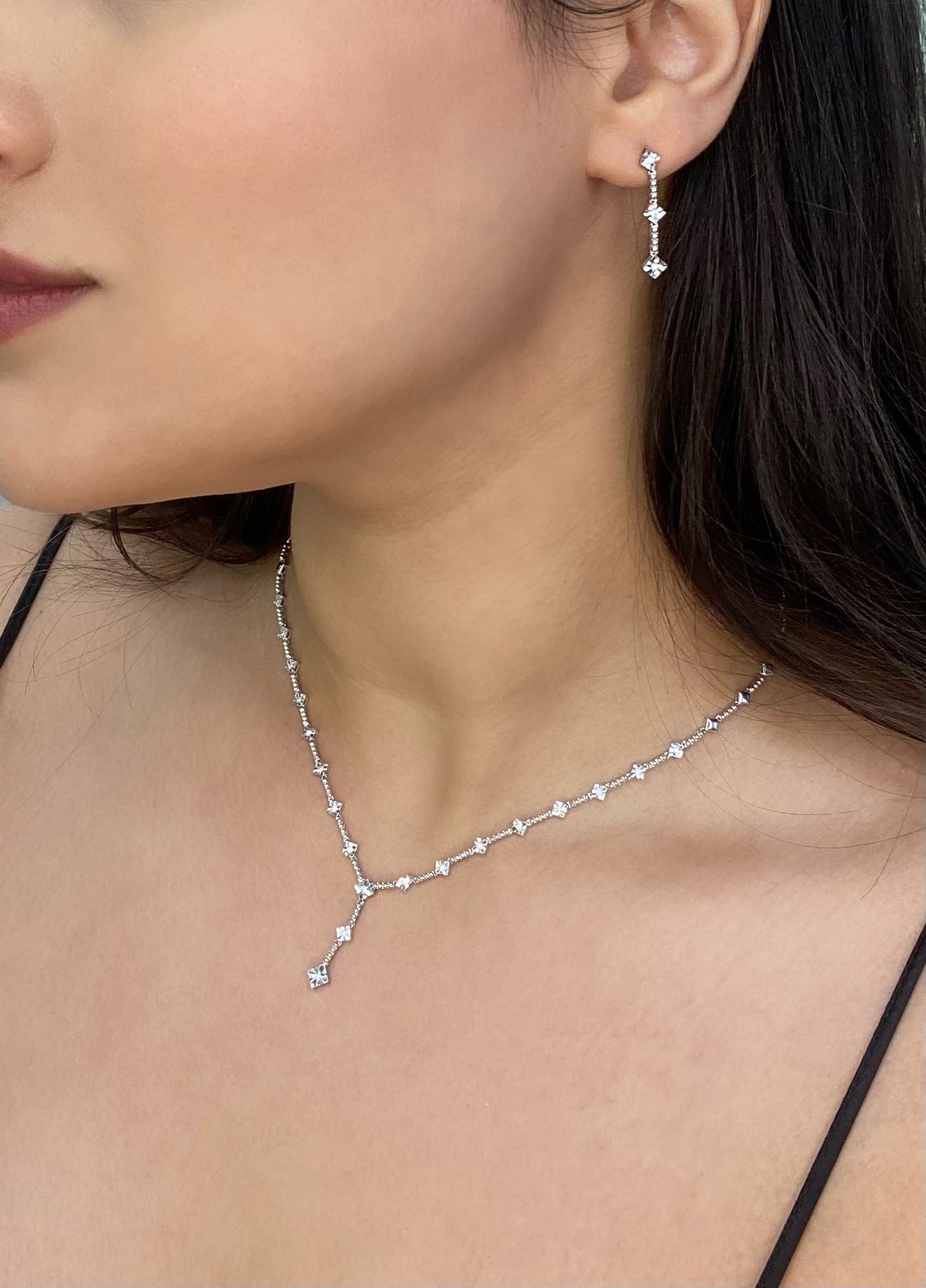 14K White Gold Diamond Drop Earrings