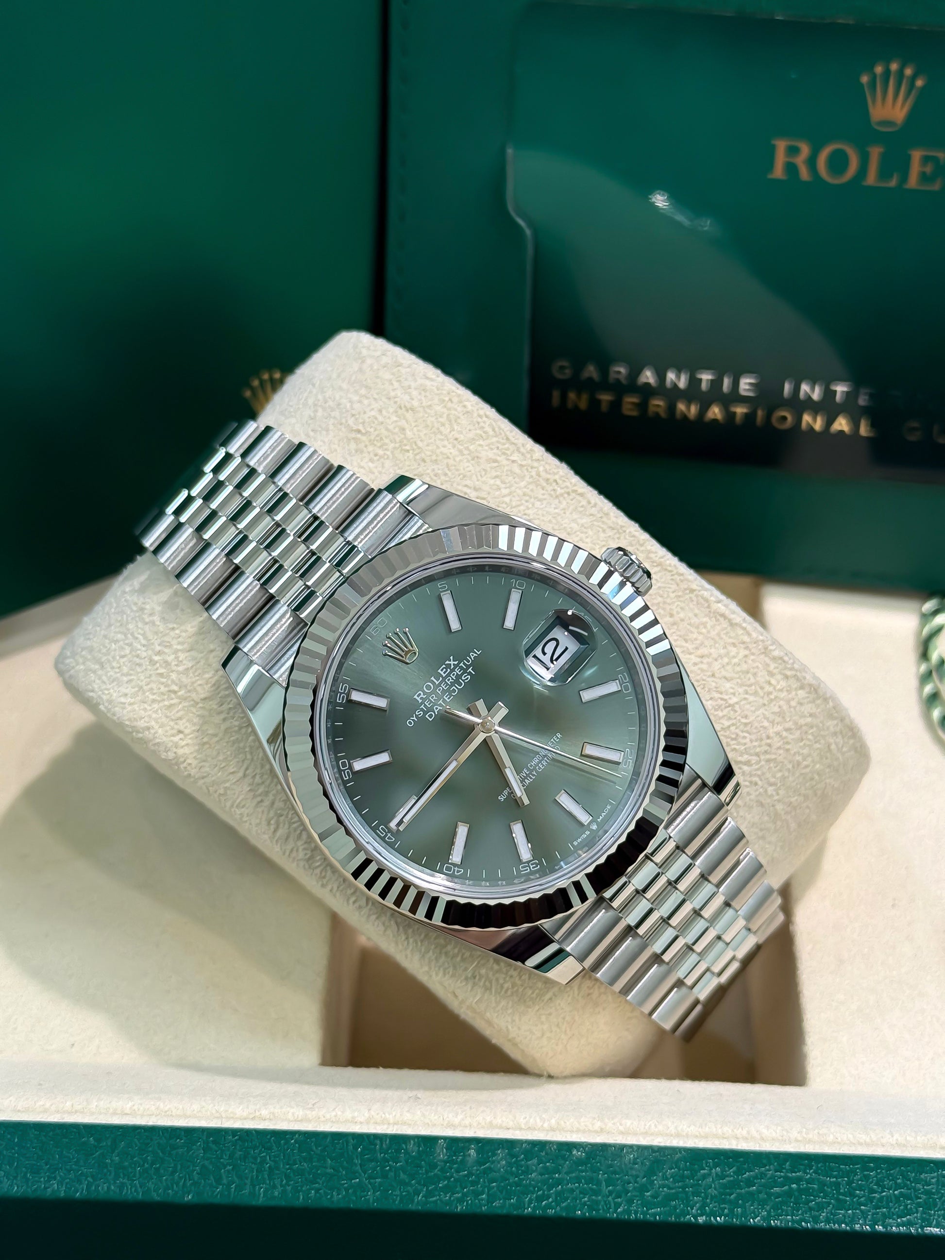 126334 ROLEX datejust 41mm New, Stainless Steel Jubilee band with 18K White gold fluted bezel. Green index dial. Mint green dial. Date just II. 