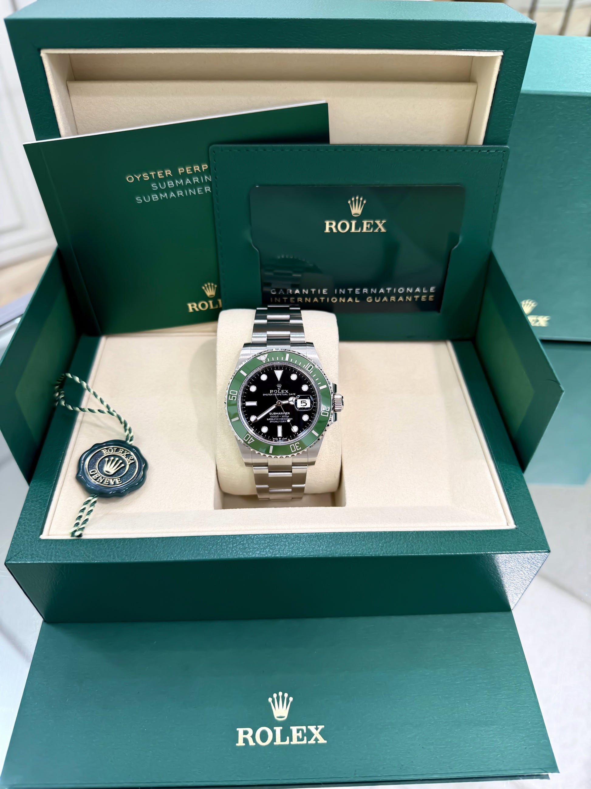 ROLEX SUBMARINER STARBUCKS/KERMIT 41MM BLACK DIAL GREEN BEZEL 126610LV, Rolex submariner, Rolex date, green and black Rolex. 