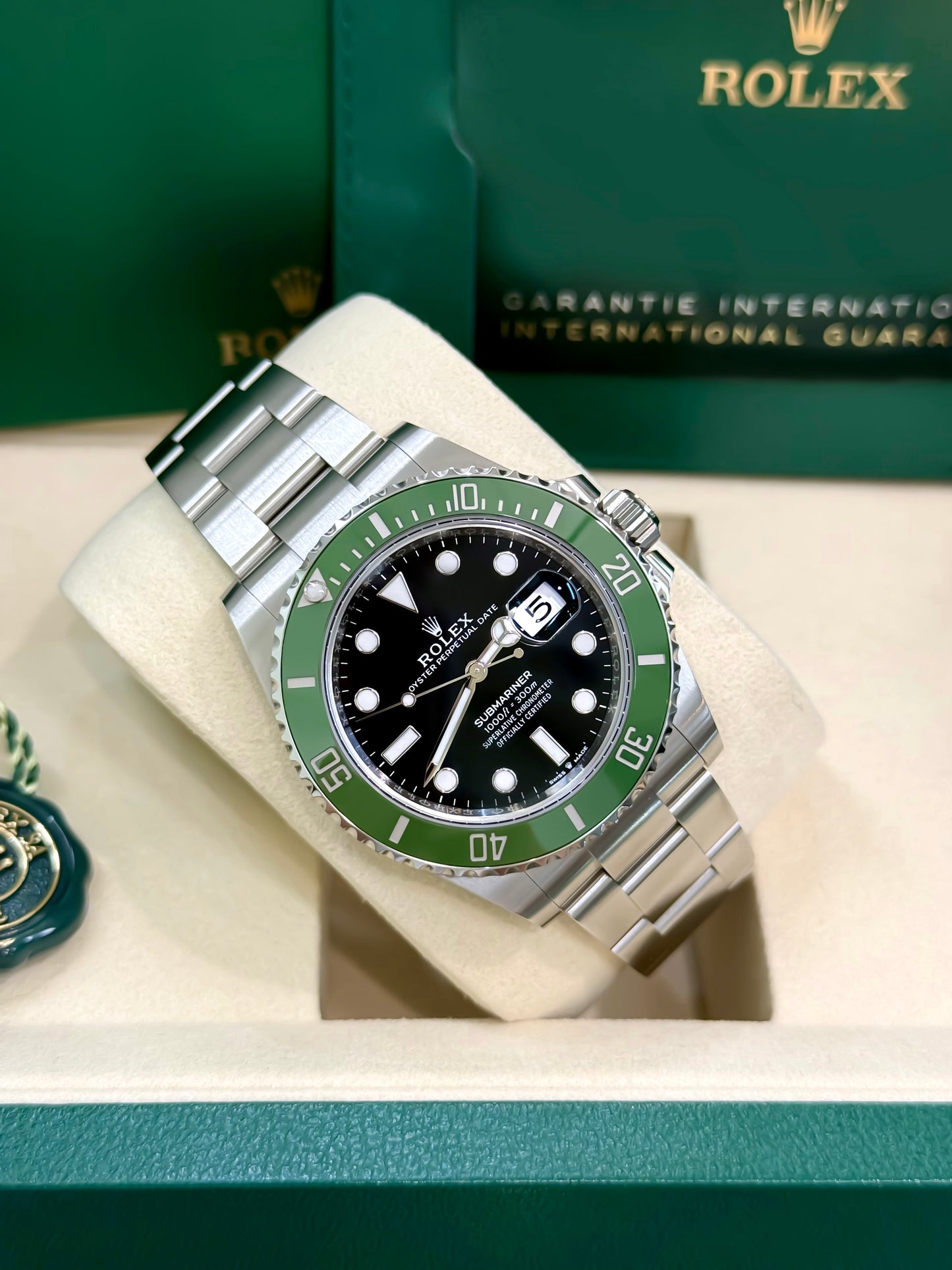ROLEX SUBMARINER STARBUCKS/KERMIT 41MM BLACK DIAL GREEN BEZEL 126610LV, Rolex submariner, Rolex date, green and black Rolex. 