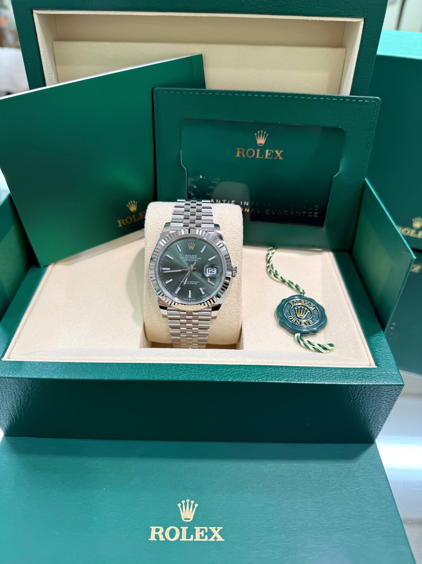 126334 ROLEX datejust 41mm New, Stainless Steel Jubilee band with 18K White gold fluted bezel. Green index dial. Mint green dial. Date just II. 