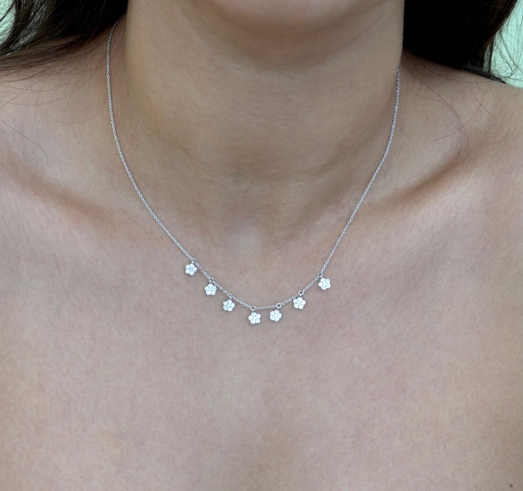 Trendy 18k white gold necklace with dangling diamond flowers