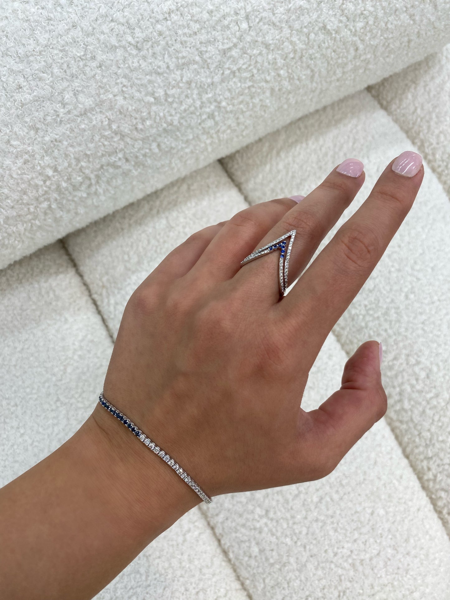 18K White Gold Blue Sapphire and Diamond V Shape Ring